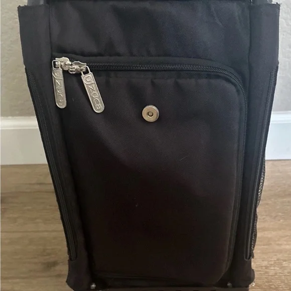 Zuca Ice Skate Bag With Seat Cushion Cover and Light Up Wheels - Picture 4 of 16